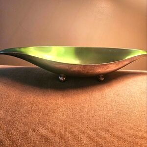 SUPERB MID CENTURY FOOTED STERLING NUT DISH WITH GLOWING GREEN LINING.